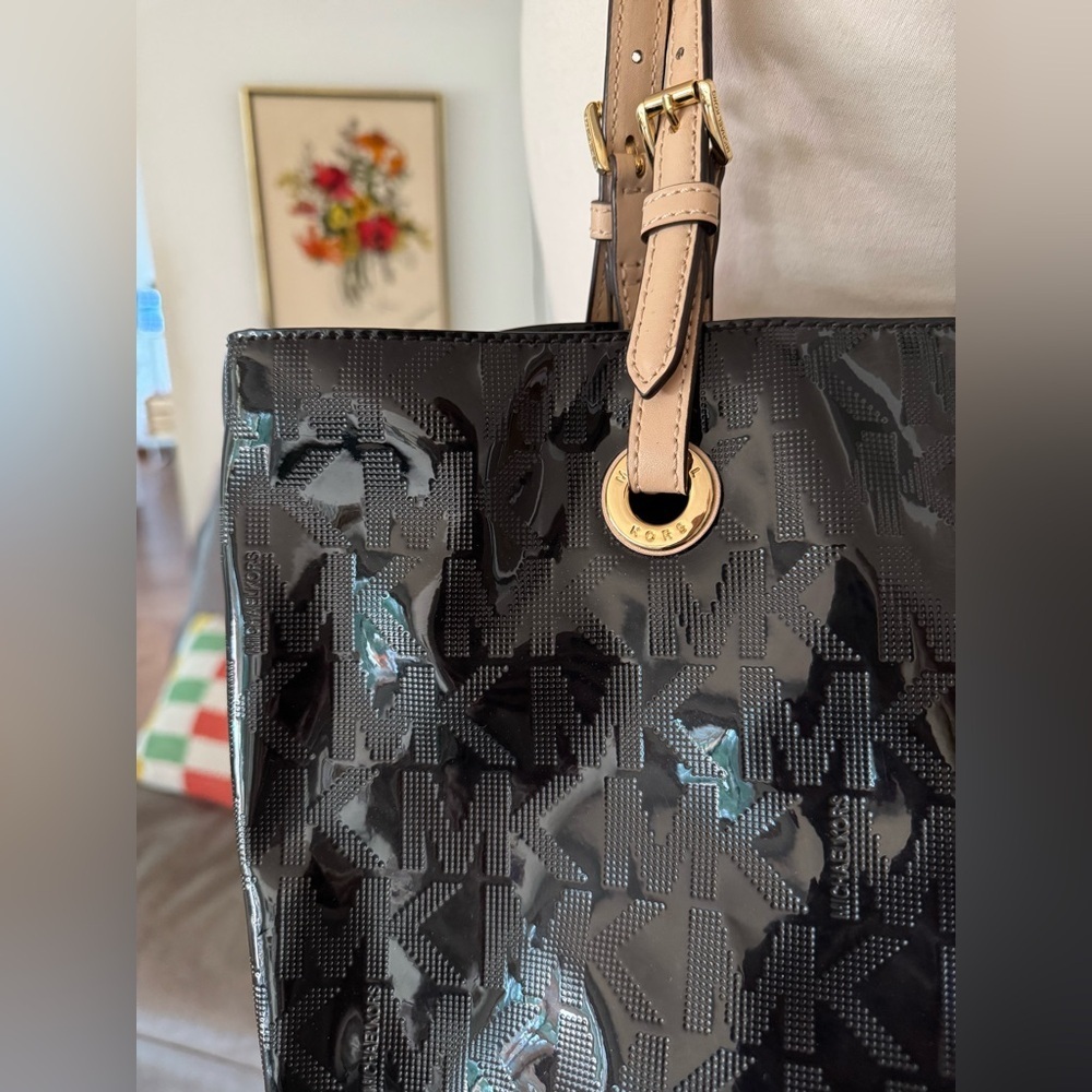Michael Kors MK Jet Set Patent Black Tote with Tan Handles - Picture 2 of 11